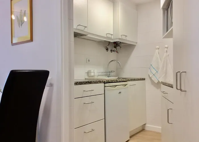 Cosy At Lido With Pool *