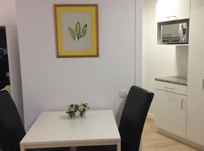 Cosy At Lido With Pool